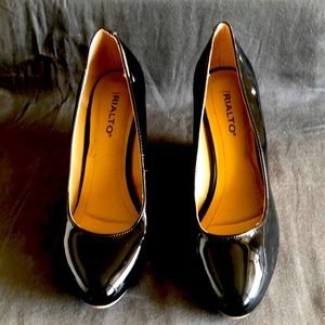 Rialto. Size 7. Patent Leather.